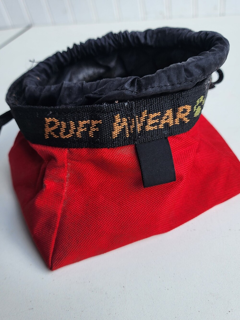 Ruff Wear Portable Dog Treat Poach & Messy Mutts Silicone Travel Water Bowl Red - Picture 15 of 15